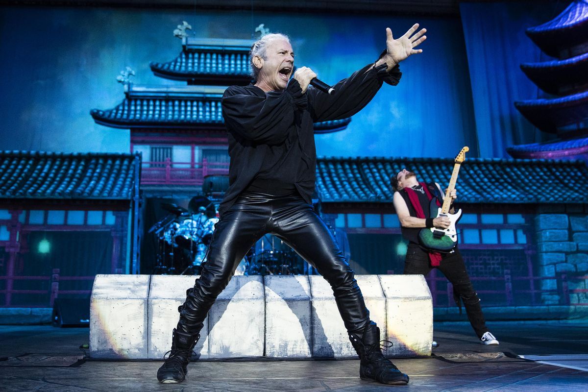 Bruce Dickinson, durante el concierto de Iron Maiden en Barcelona.