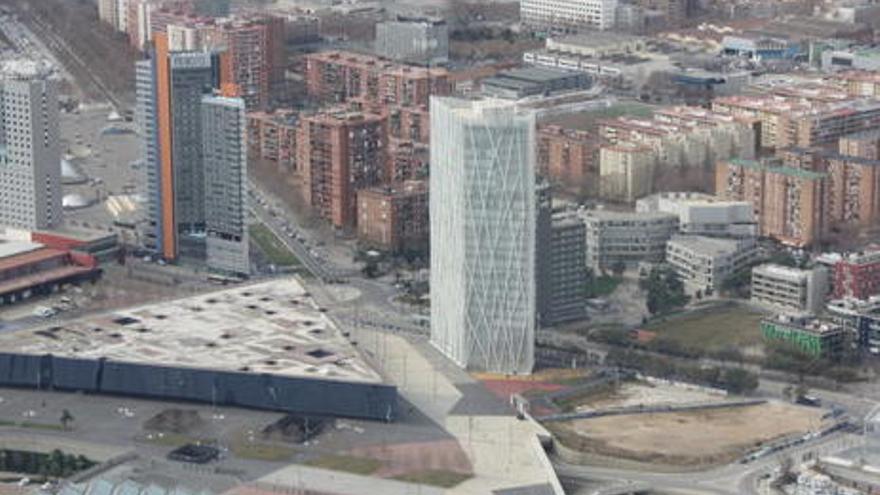 Imatge aèria de l&#039;edifici Telefónica a Barcelona.