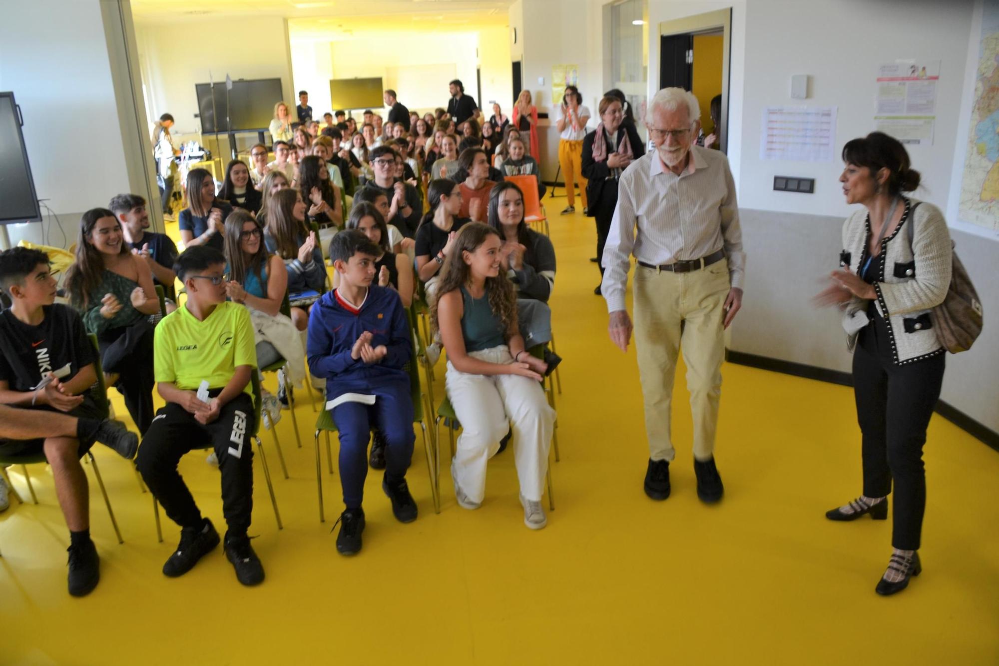 EN IMÁGENES: Así fue el encuentro de Martin Cooper, el 'padre' de la telefonía móvil con estudiantes del IES de La Fresneda