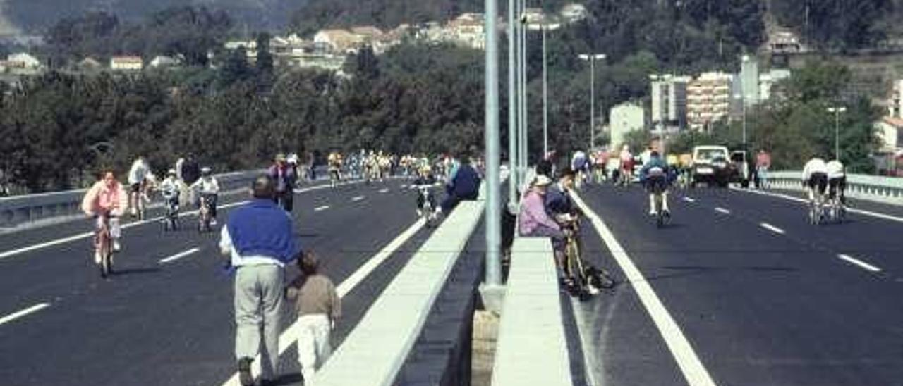 Fiesta de la bici que precedió a la apertura.