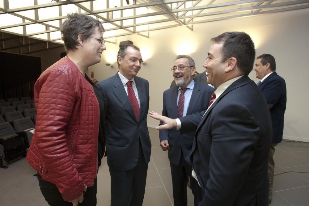 Conferencia de Andrés García Reche en el Club Mercantil