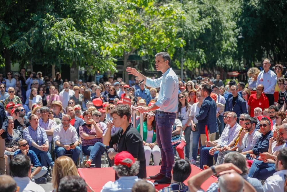 Sánchez pide en Palma el voto masivo al PSOE para que "el avance del 28A sea rotundo"