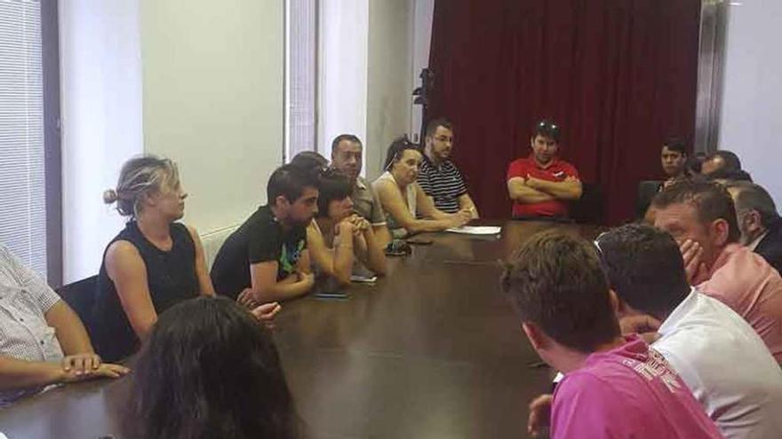 Hosteleros reunidos en el Ayuntamiento de la Plaza Mayor.