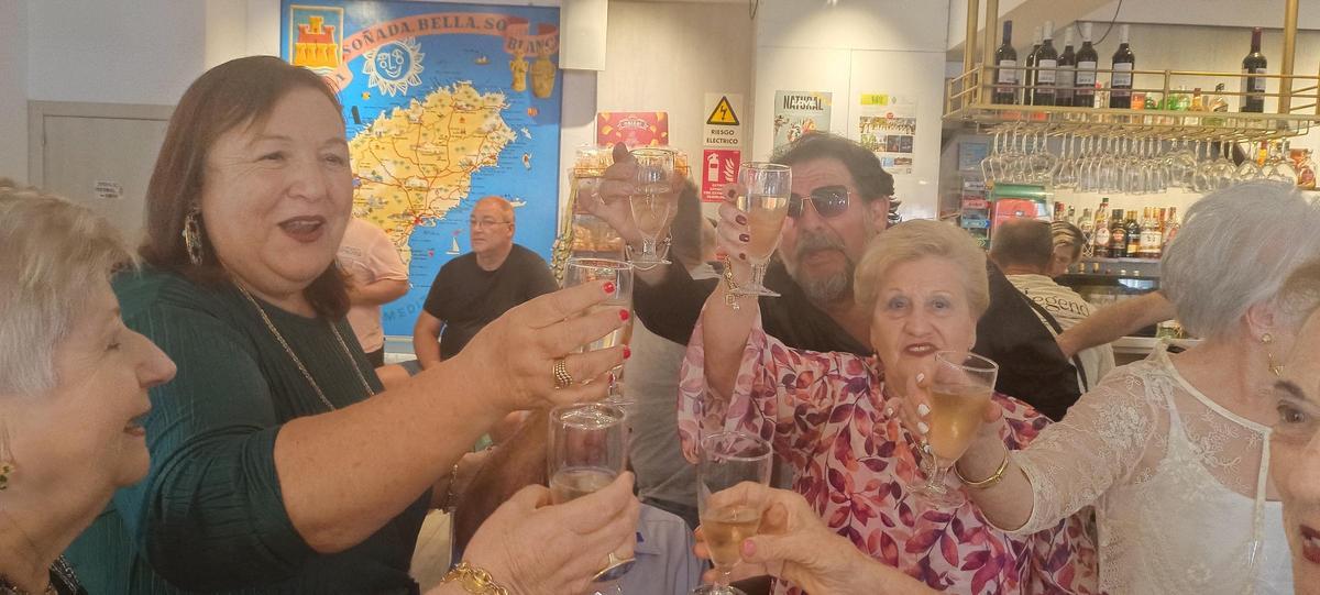La comida se celebró en el restaurante es Cruce
