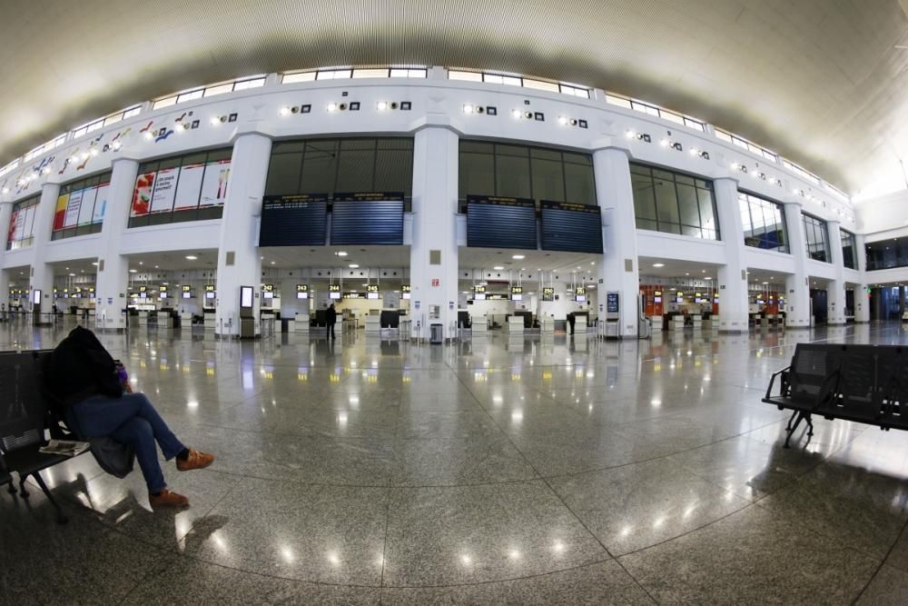 El Aeropuerto de Málaga completamente vacío por el coronavirus.