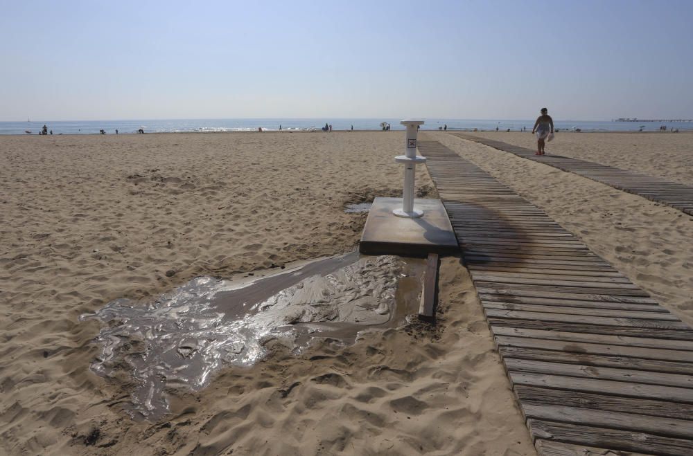 Aumentan las críticas por el estado de la playa del Port de Sagunt