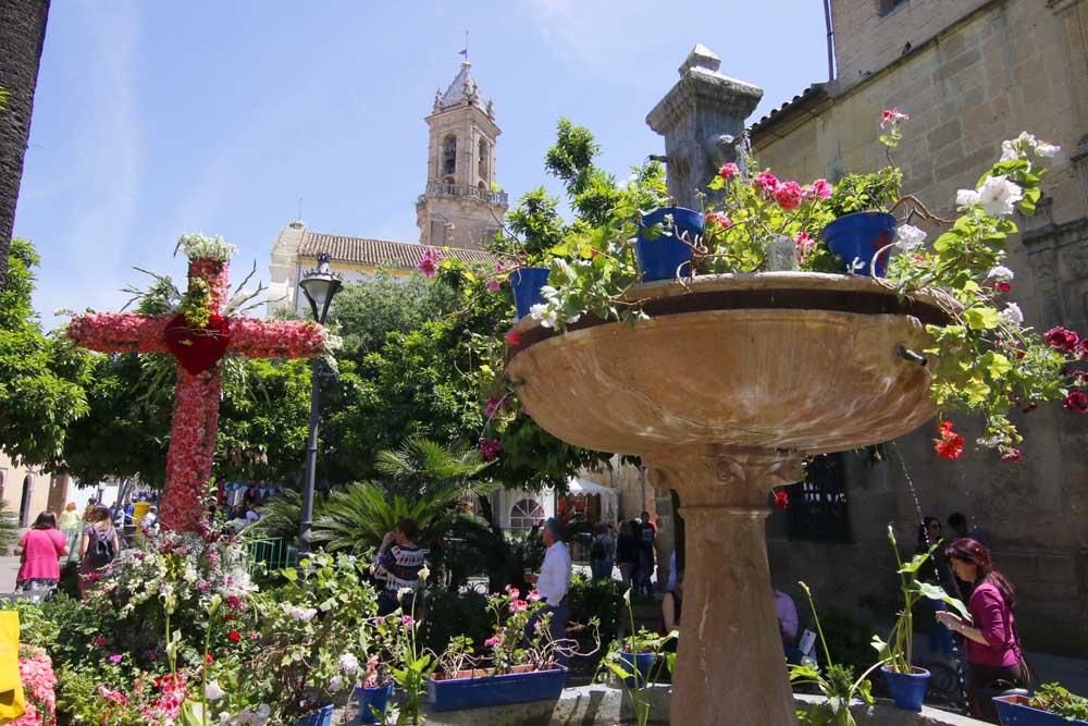 La Cruces abren el Mayo festivo