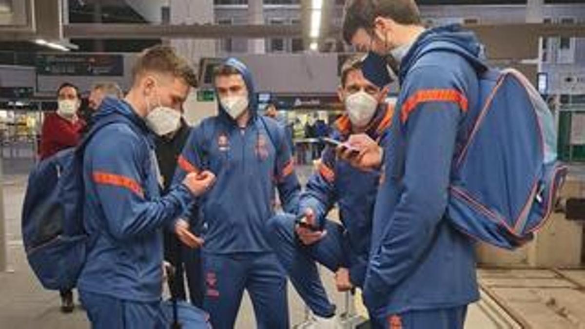 El Valencia Basket, rumbo a Grecia con solo seis profesionales y cinco canteranos