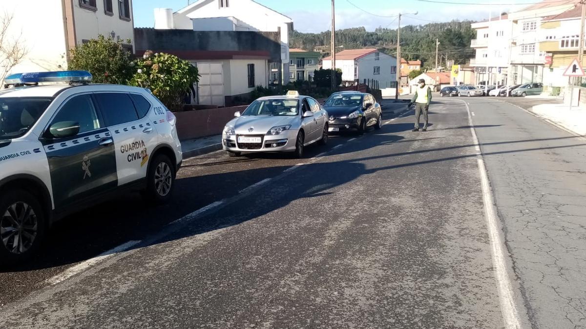 Control  de la Guardia Civil en Muxía