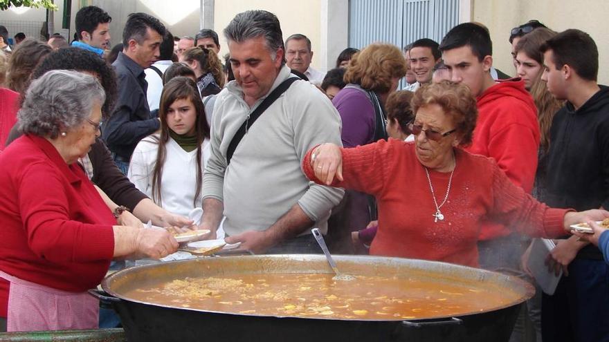 Isabel, la monja de Encinarejo (centro), en una imagen de archivo.