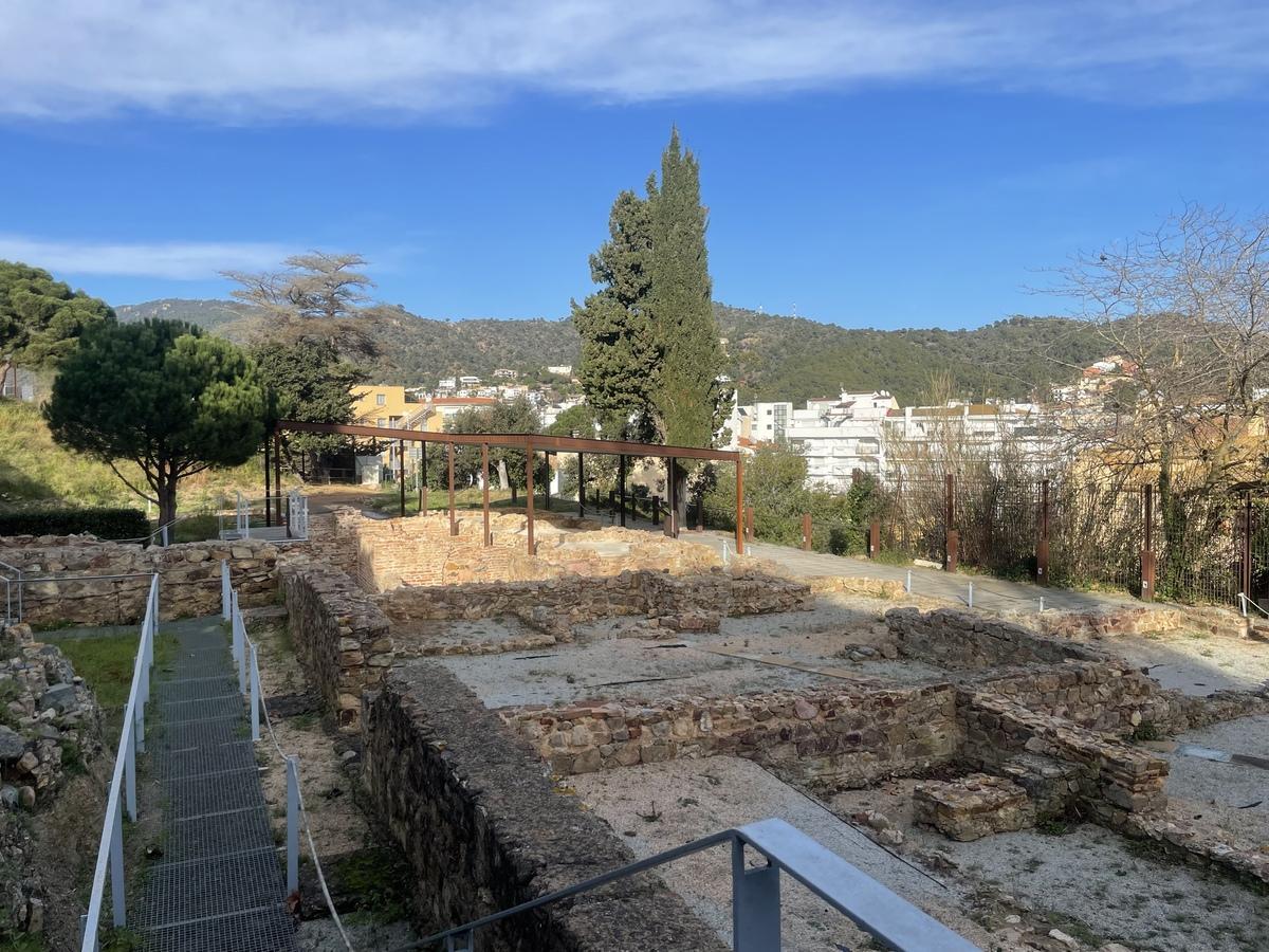 Imatge general de la Vil·la Romana on es poden trobar els Arcs de Pedra.