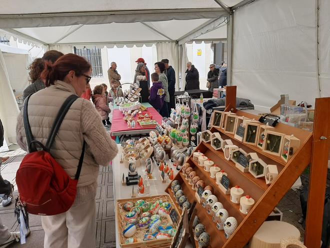 Siero ya disfruta de los Güevos Pintos: las creaciones a la venta, en imágenes