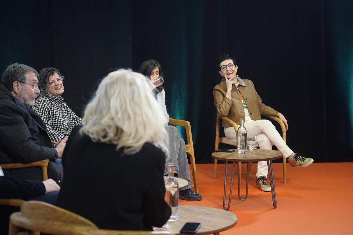 La taula rodona de "Fem la pilota" amb Francesc Monrabà, Antoni Campins, Carme Picas, Núria May i Carme Ruscalleda.