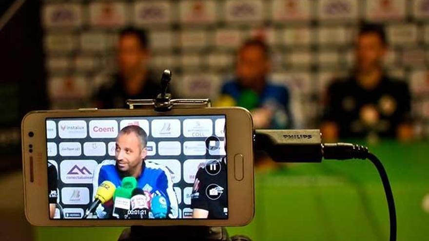 Antonio Vadillo en la rueda de prensa.