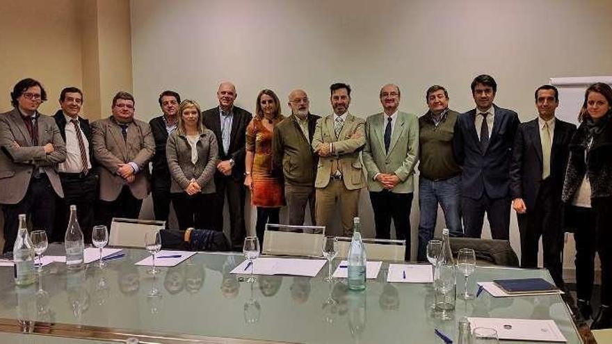 Los participantes en la reunión que constituyó el Foro. // FdV