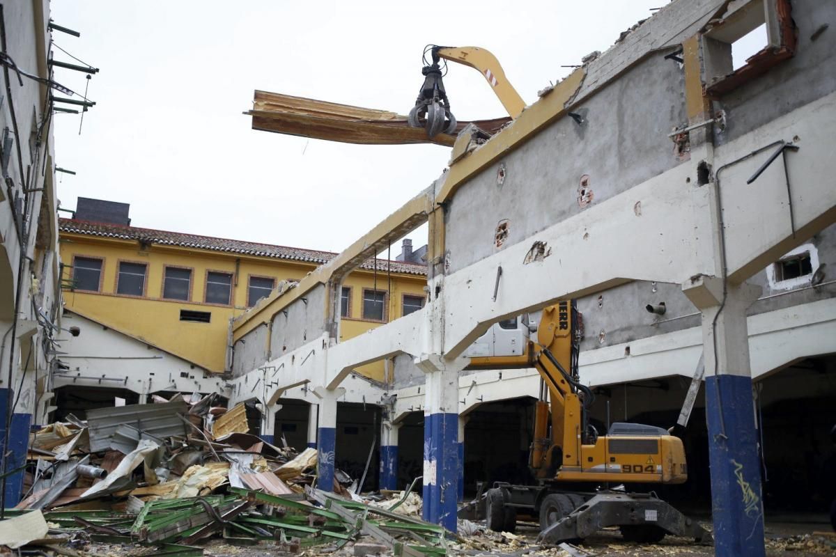 Demolición de la cubierta de la antigua Giesa