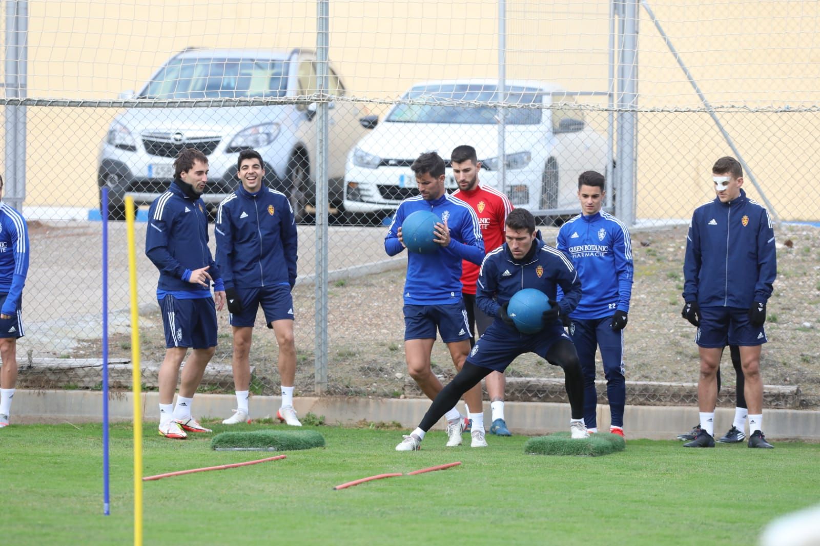 Fotogalería | El Real Zaragoza vuelve a los entrenamientos en grupo tras superar los test con el único positivo de Chavarría