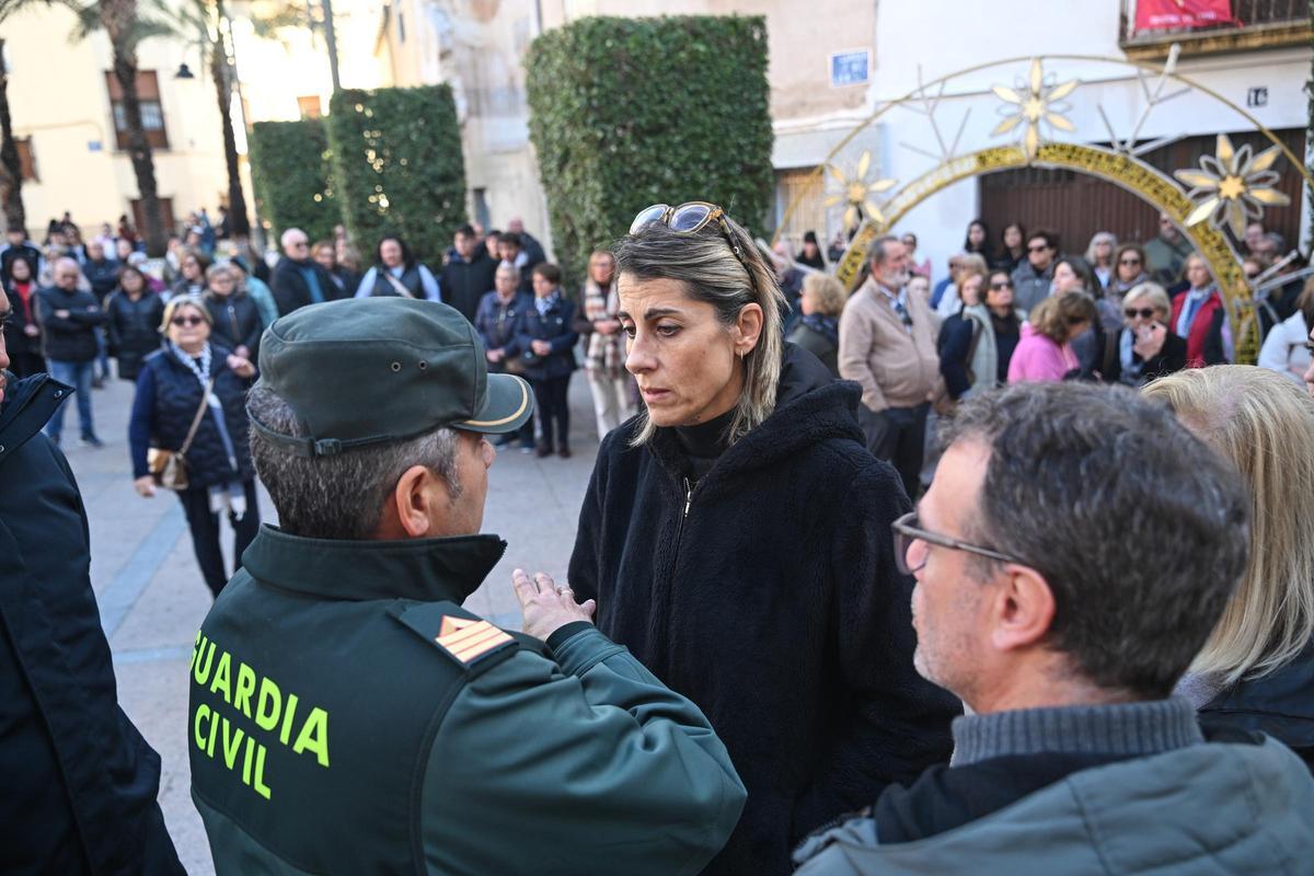 Minuto de silencio en Crevillent por la joven fallecida en un incendio