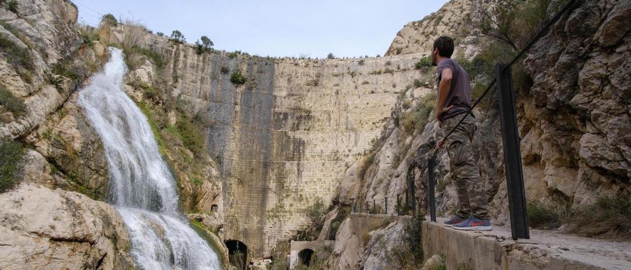 El Pantano de Tibi, en una imagen de archivo tras unas copiosas lluvias