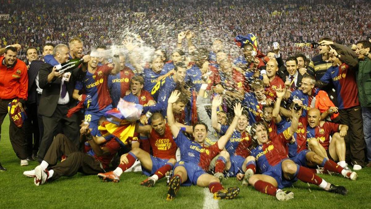 El FC Barcelona celebró así el primer título de la era Guardiola: la Copa del Rey de 2009, ganada ante el Athletic (1-4) en Mestalla