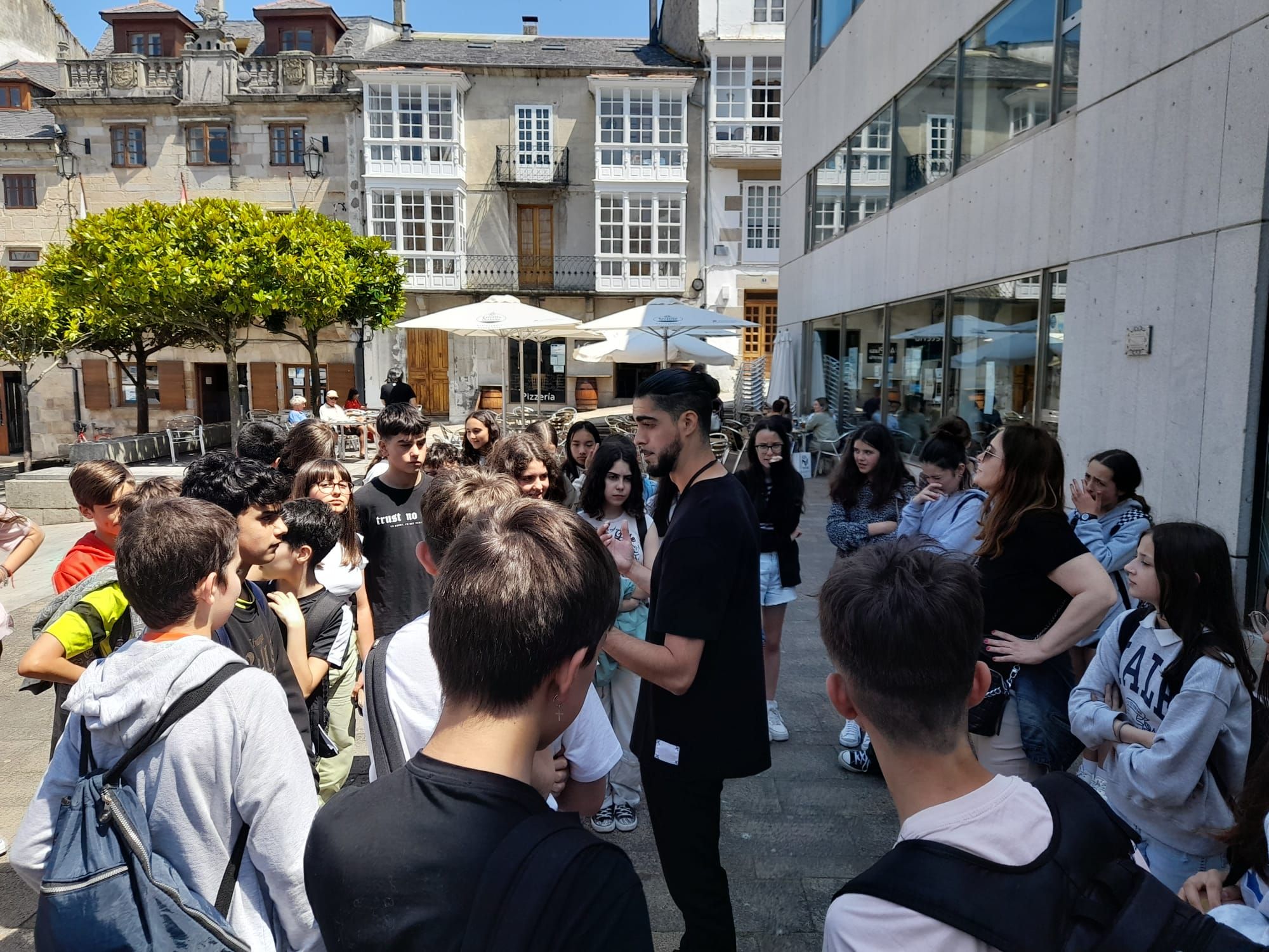 Los estudiantes de Vegadeo se suben al tren para ir a Viveiro