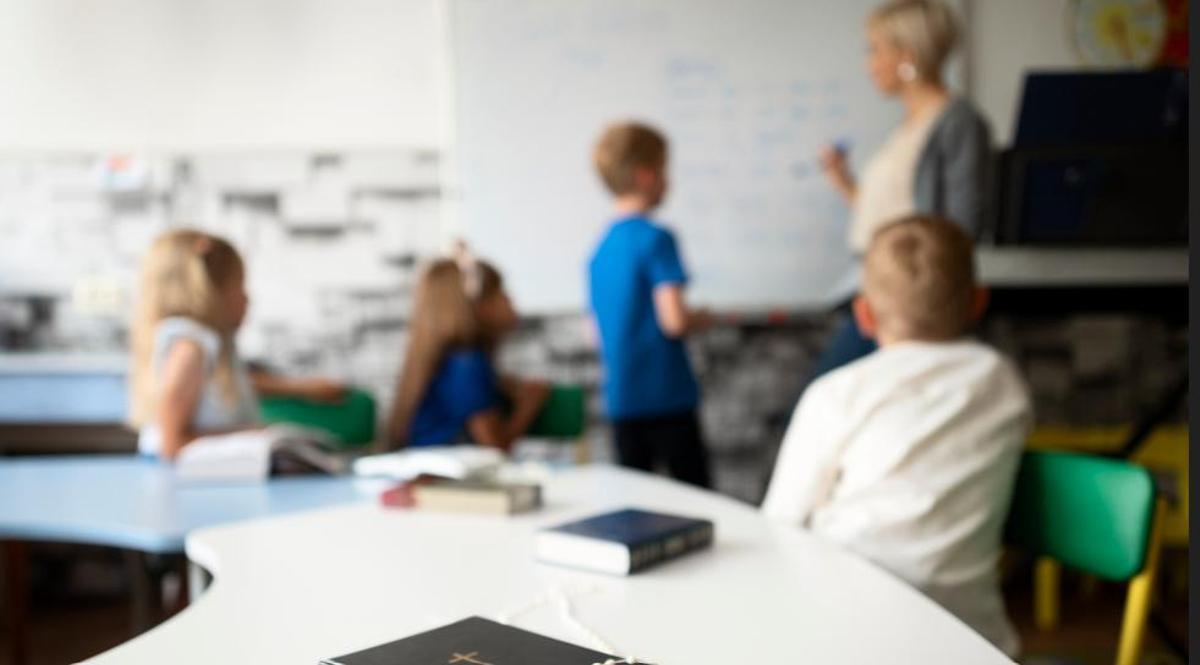 Alumnos en clase de religión.