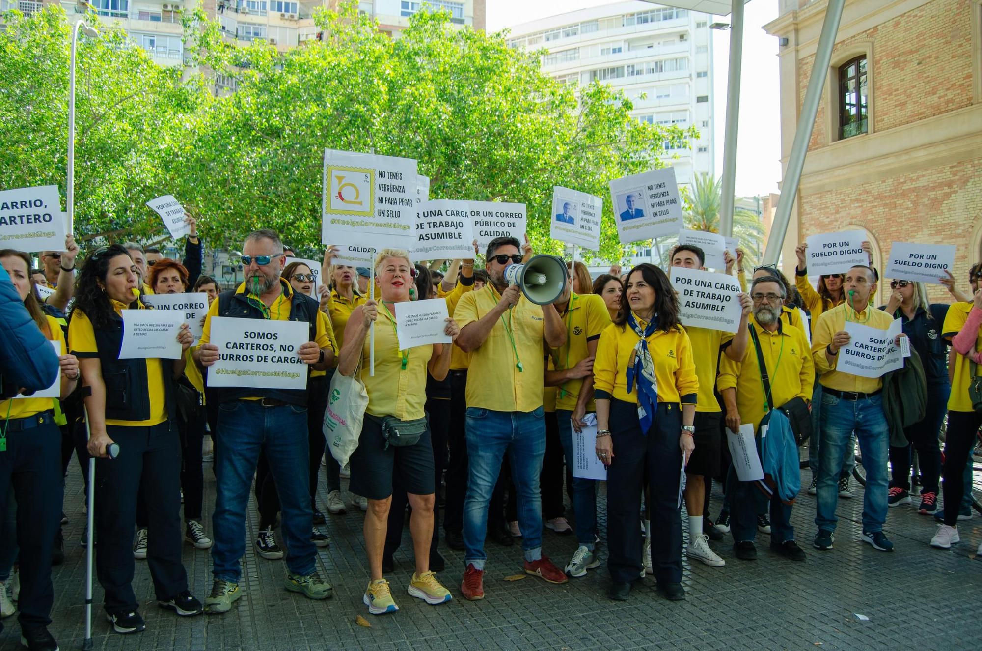 Movilización del personal de Correos en Málaga contra la "precariedad laboral"