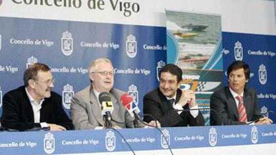 Xabier Alonso, Jim O´Toole, Santiago Domínguez y Jamie Fonseca, ayer en el Concello de Vigo. / R. Grobas