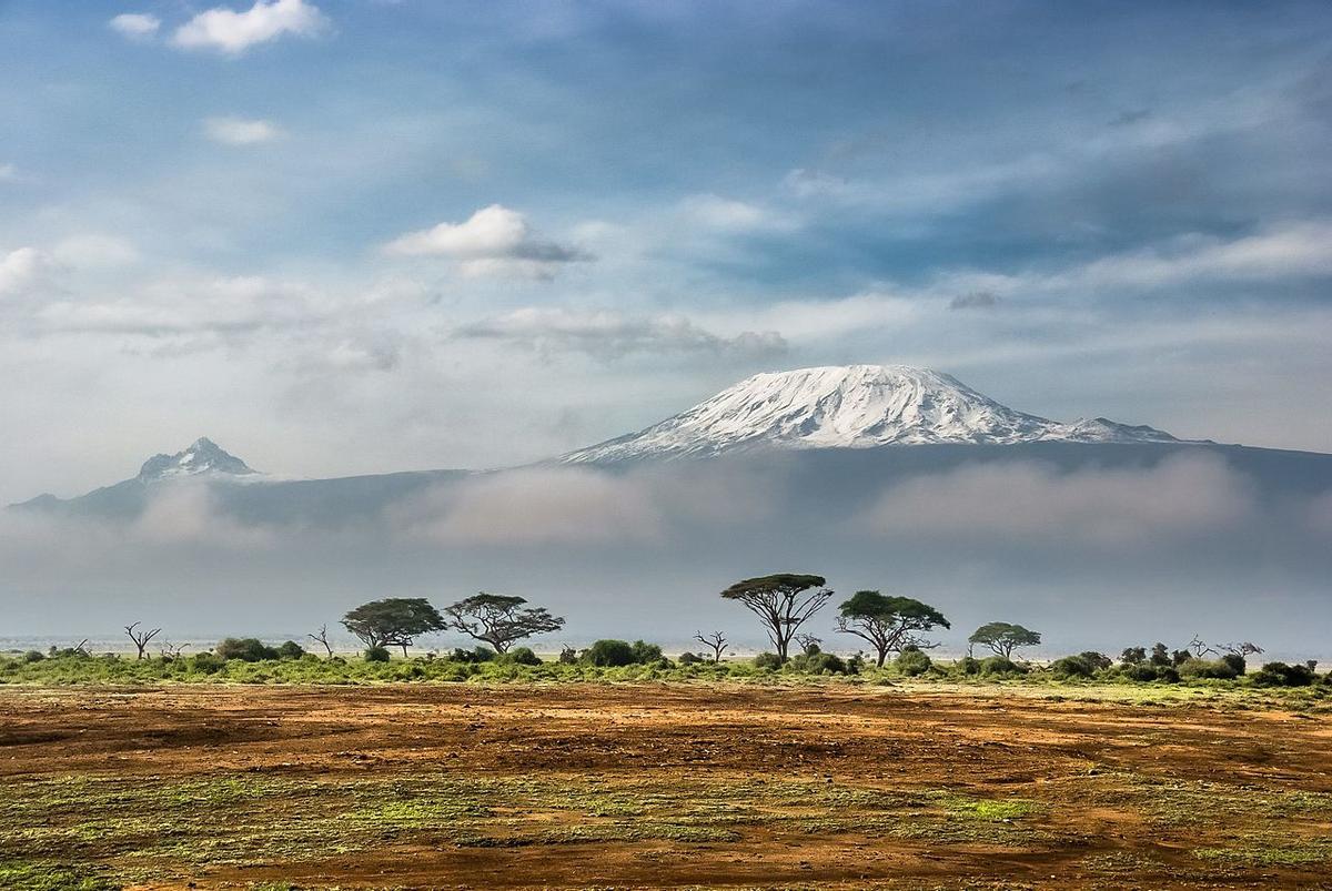 El Kilimanjaro, en Tanzania, cerca de cuya cima hay varios glaciares.