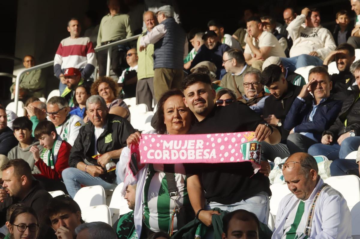 Córdoba CF-Cádiz: las imágenes de la afición blanquiverde en El Arcángel Córdoba CF-Cádiz: las imágenes de la afición blanquiverde en El Arcángel