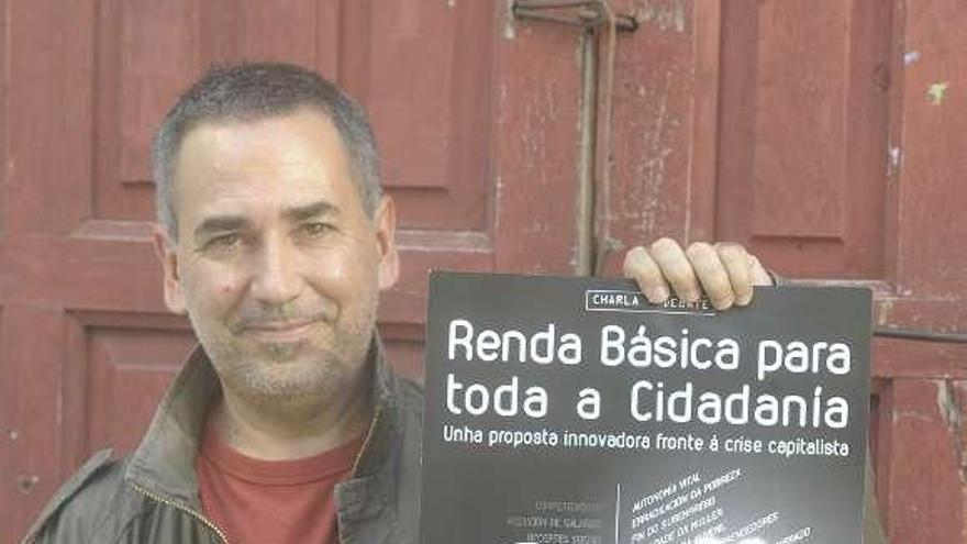 O activista de ATTAC César Villar. / víctor echave