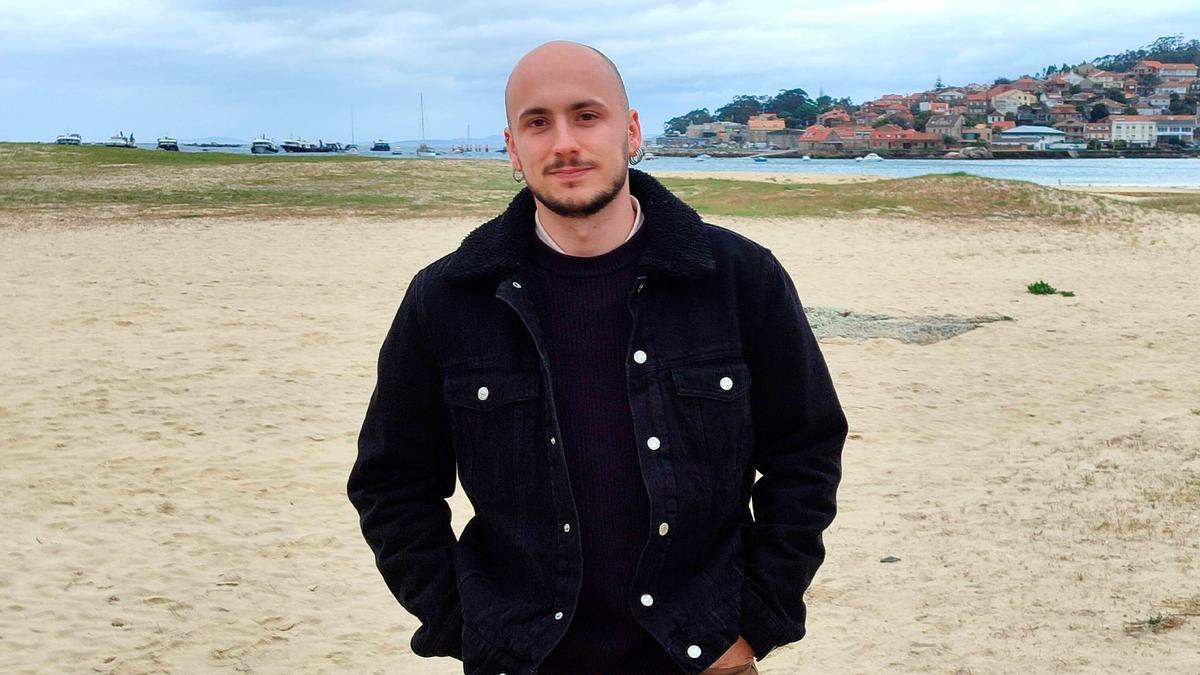 Daniel González Lemos, ayer, en la playa de Vilariño.