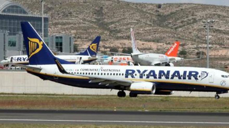 El aeropuerto desbanca a Barajas y Girona y es ya el cuarto «low cost» de España