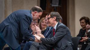 El líder de ERC, Oriol Junqueras, y el president, Salvador Illa, en un acto reciente en la Generalitat.