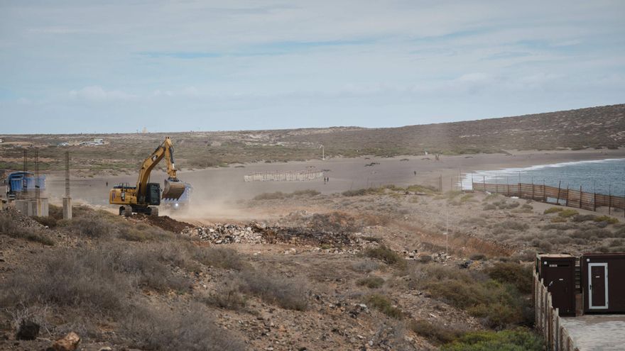 Activistas entran en la obra del hotel de La Tejita y paralizan parte de la construcción