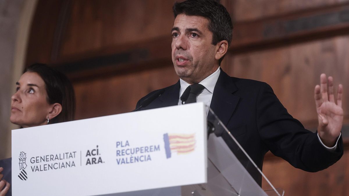 El president Carlos Mazón en roda de premsa junt amb la consellera Ruth Merino