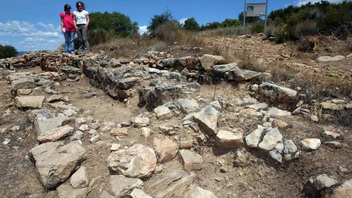 La complejidad de las tres murallas de La Carència es una de las sigularidades de la importante ciudad ibero-romana.