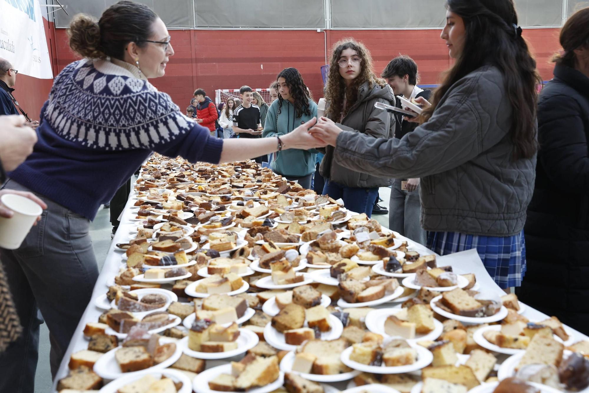 Así fue la merienda solidaria en los jesuitas de Gijón (en imágenes)