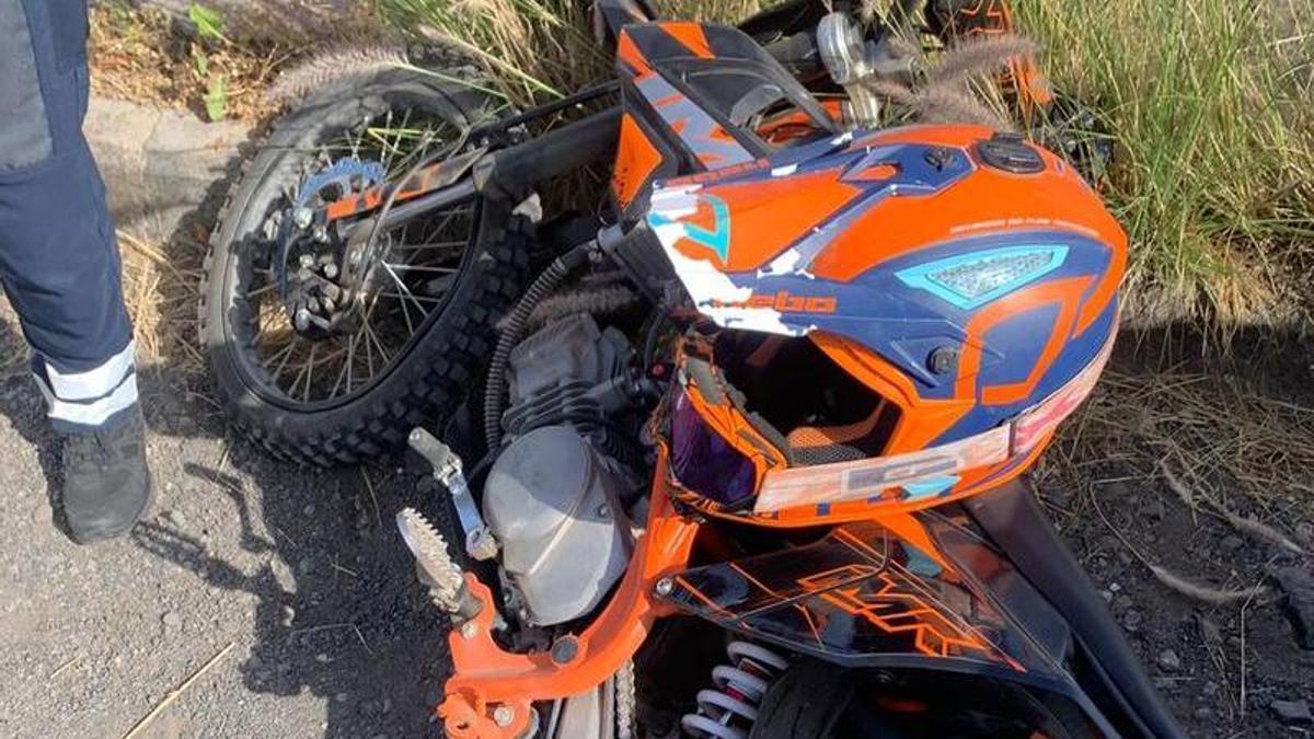 La motocicleta de motocross que conducía el menor de edad.