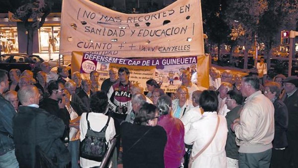 Protesta bisemanal 8La última acción de la plataforma Salvem el CAP de la Guineueta, ayer por la tarde.