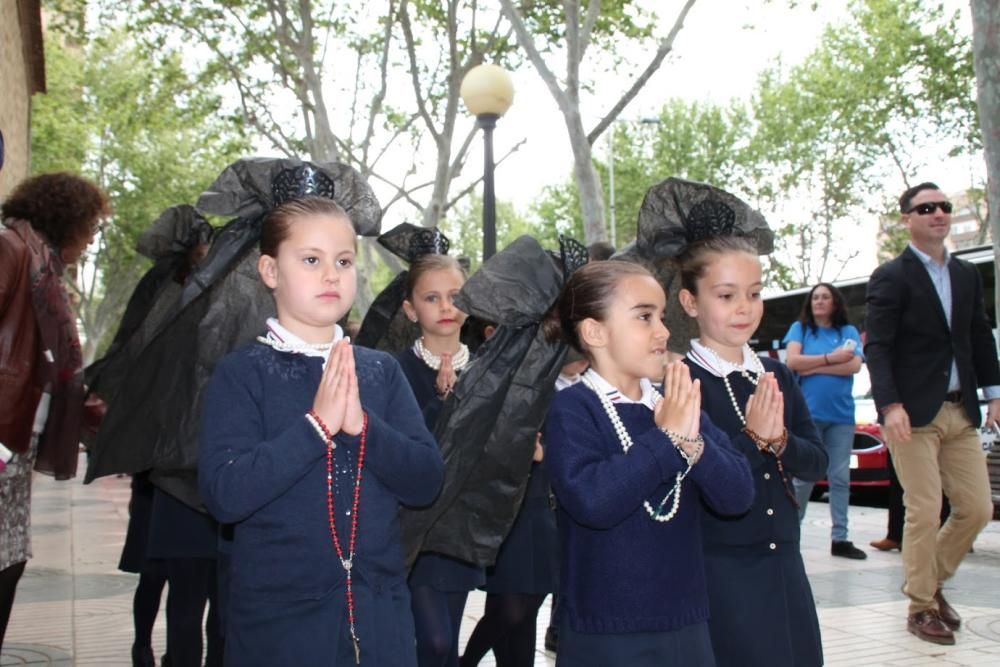 Procesión de los alumnos de Primaria e Infantil del colegio Adoratrices de Cartagena