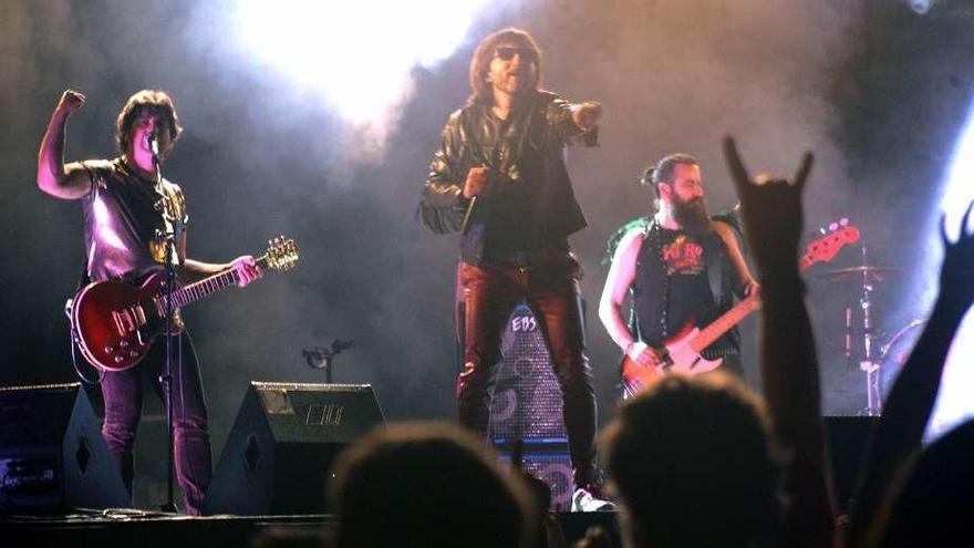 Instante del concierto, en el campo de la feria de Vila de Cruces. // Bernabé/Luismy