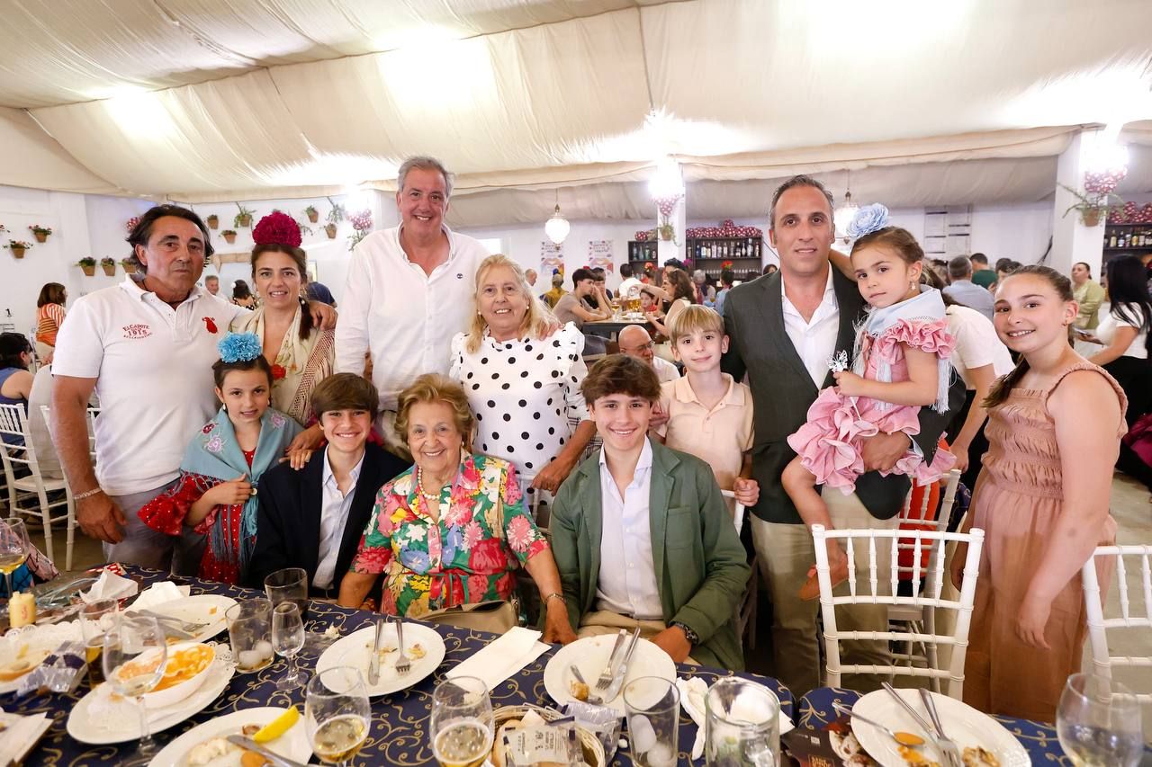 La Feria entra en calor con todas las mesas llenas