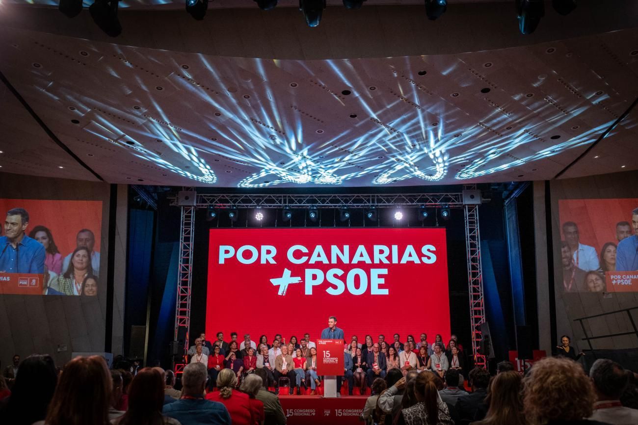 Pedro Sánchez cierra el Congreso de los socialistas canarios.