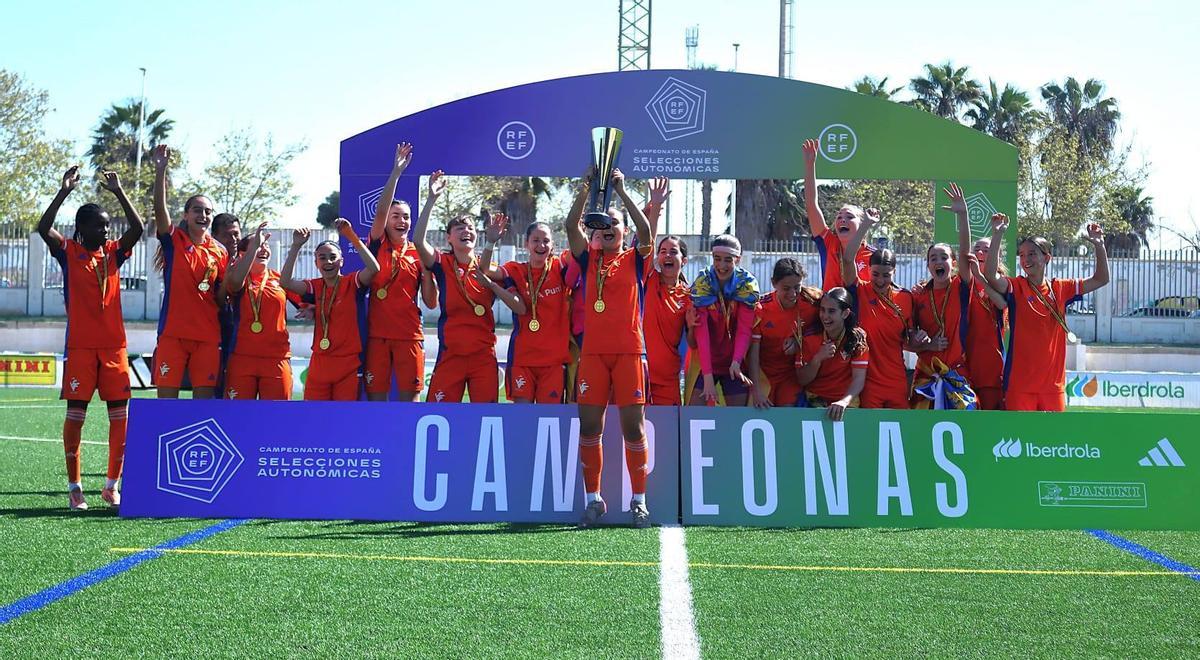 La selección femenina valebnciana sub14, campeona de España, con tres jugadoras de la Safor