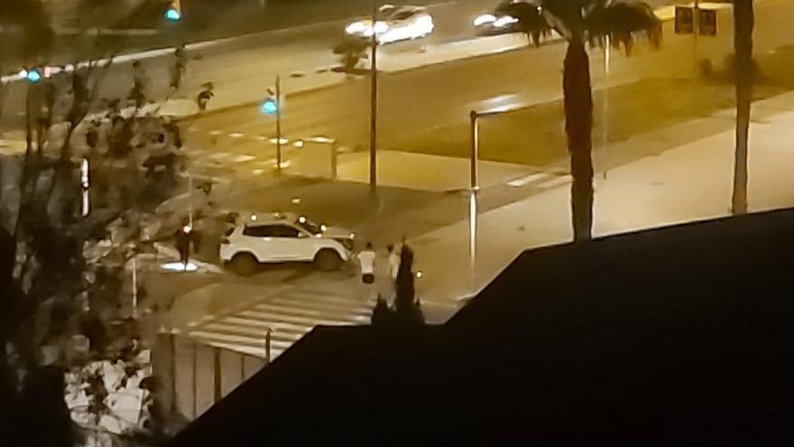 Buscan al conductor de un coche que huyó tras estrellarse en Palma