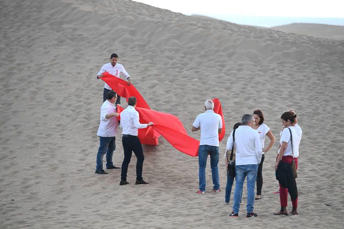 DESPLIEGE LAZO ROJO DIA INTERNACIONAL DEL SIDA