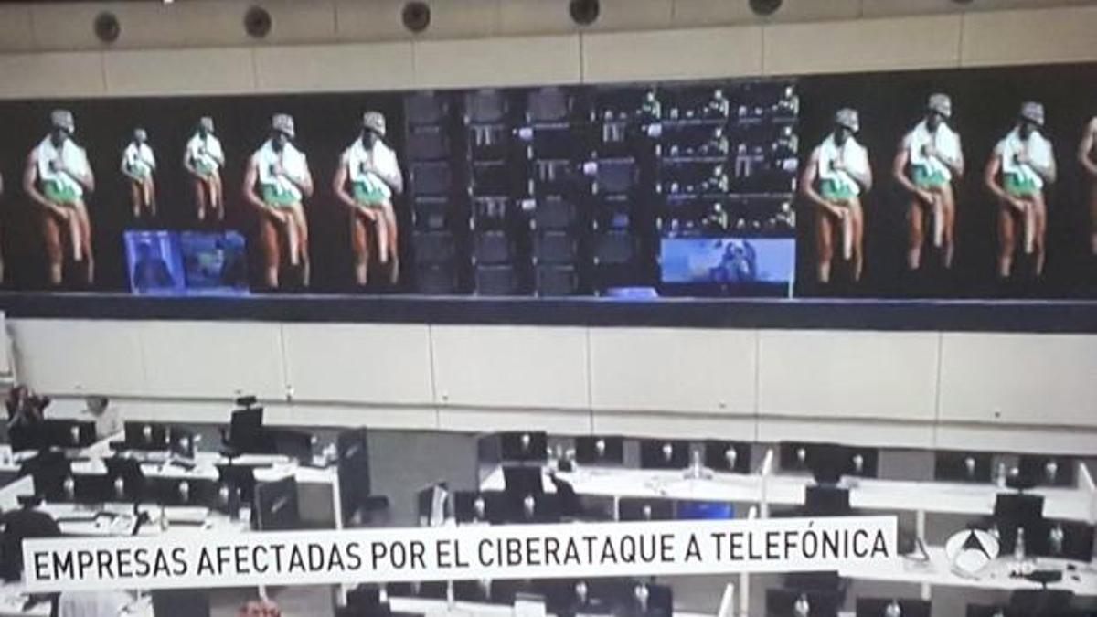 &quot;El negro de WhatsApp&quot; se coló en Antena 3 mientras informa del hackeo a Telefónica