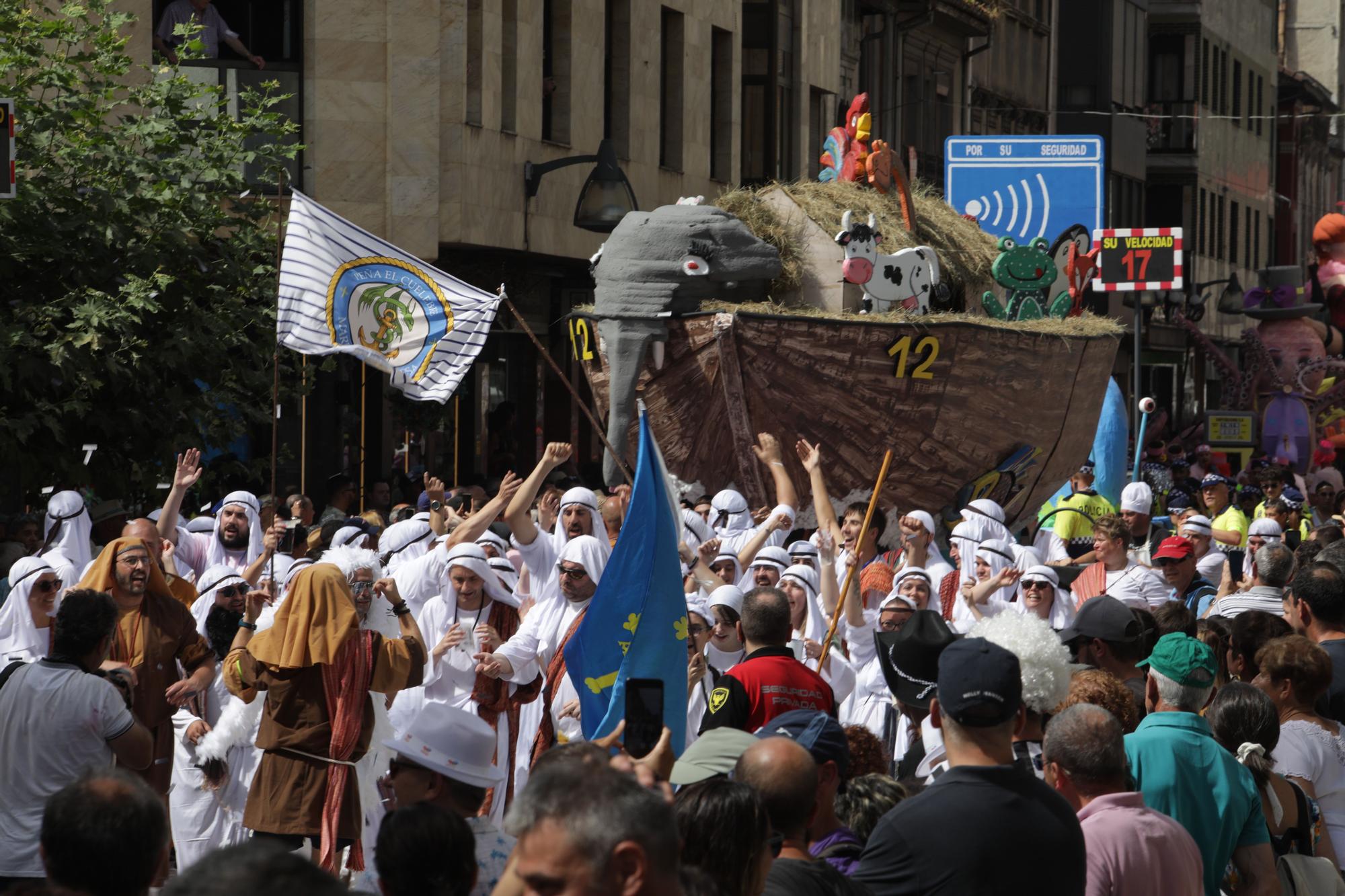 EN IMÁGENES: Cuarenta barcos y 6.000 "marineros" en un Descenso Folklórico del Nalón con mucho ritmo