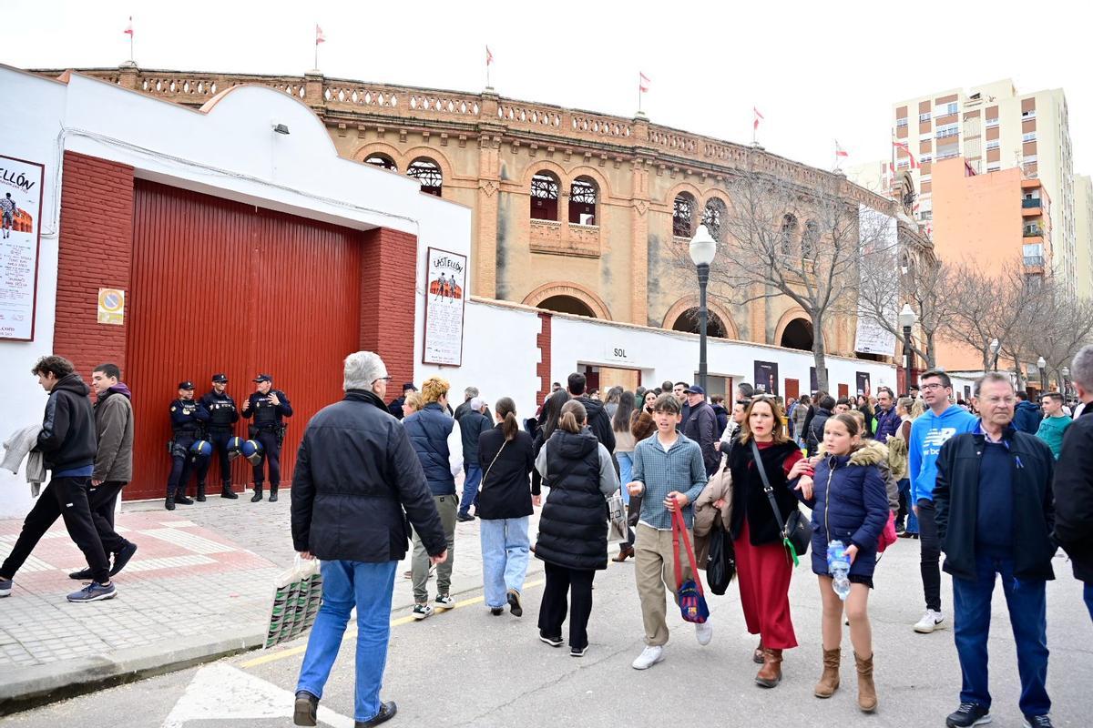 De los aficionados de siempre a los más jóvenes: así fue la tarde de rejones en Castelló